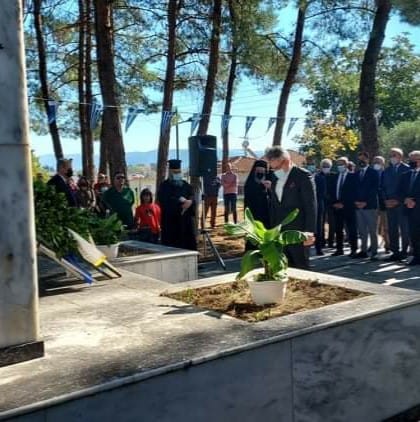 Κατάθεση στεφάνου και τιμής στο μνημείο σφαγιασθέντων  της Χωριστής από τα Βουλγαρικά στρατεύματα κατοχής